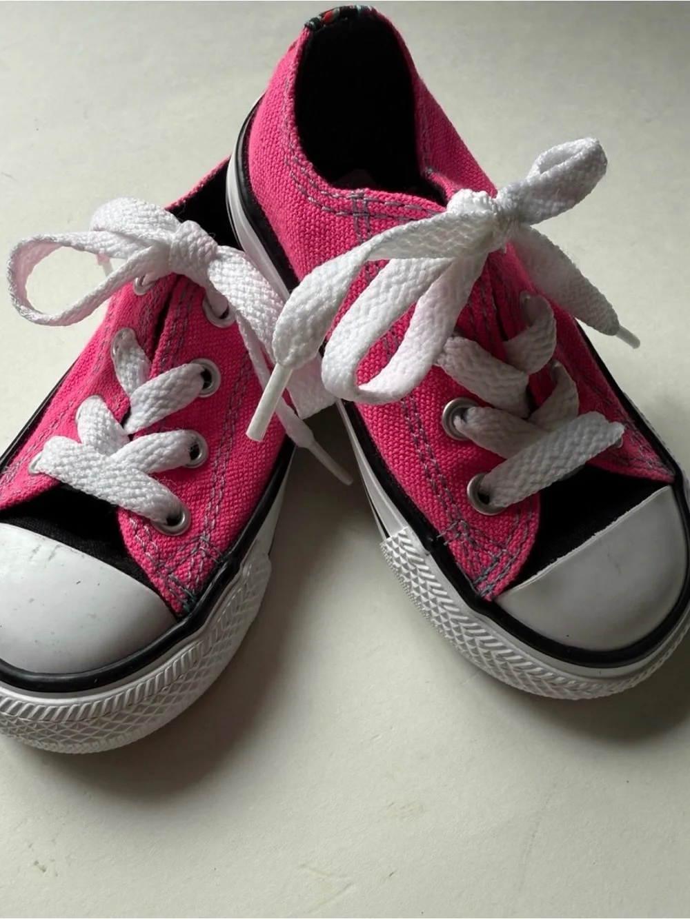 Chuck Taylor Neon Pink Toddler SIZE 5 All-Star Low Top (754835F)-NWOB